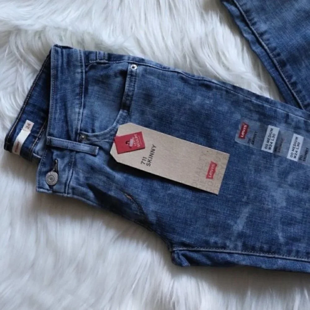 NWT Levis 711 Mid Rise Medium Wash Skinny Jeans Size 24 Watercolor Print